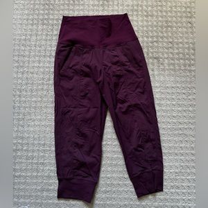 Lululemon cropped joggers purple Size 4